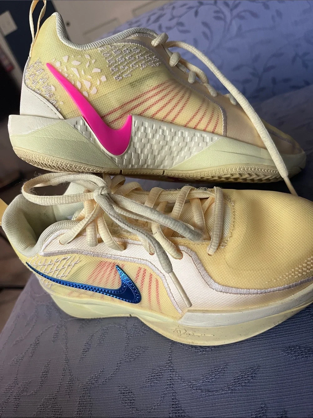 Nike Sabrina 2 Anyone 2.5 youth, yellow sneakers metallic blue & hot pink swish